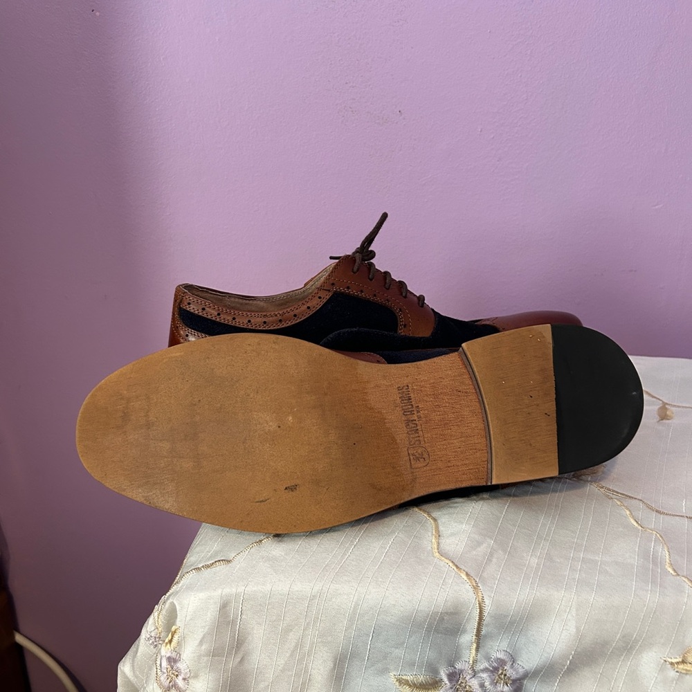 Stacy Adam’s Brown and Navy lace up Men's Oxfords - Picture 3 of 4